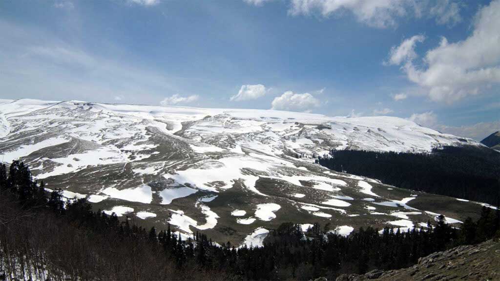 Плато Лаго-Наки по праву считается одним из самых живописных мест в горах Западного Кавказа.
