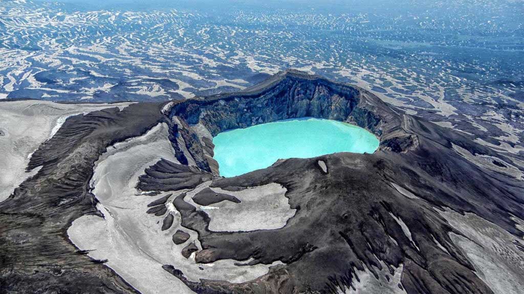 Малый Семячик образовался много тысяч лет назад вследствие мощного извержения древнего вулкана Скала.