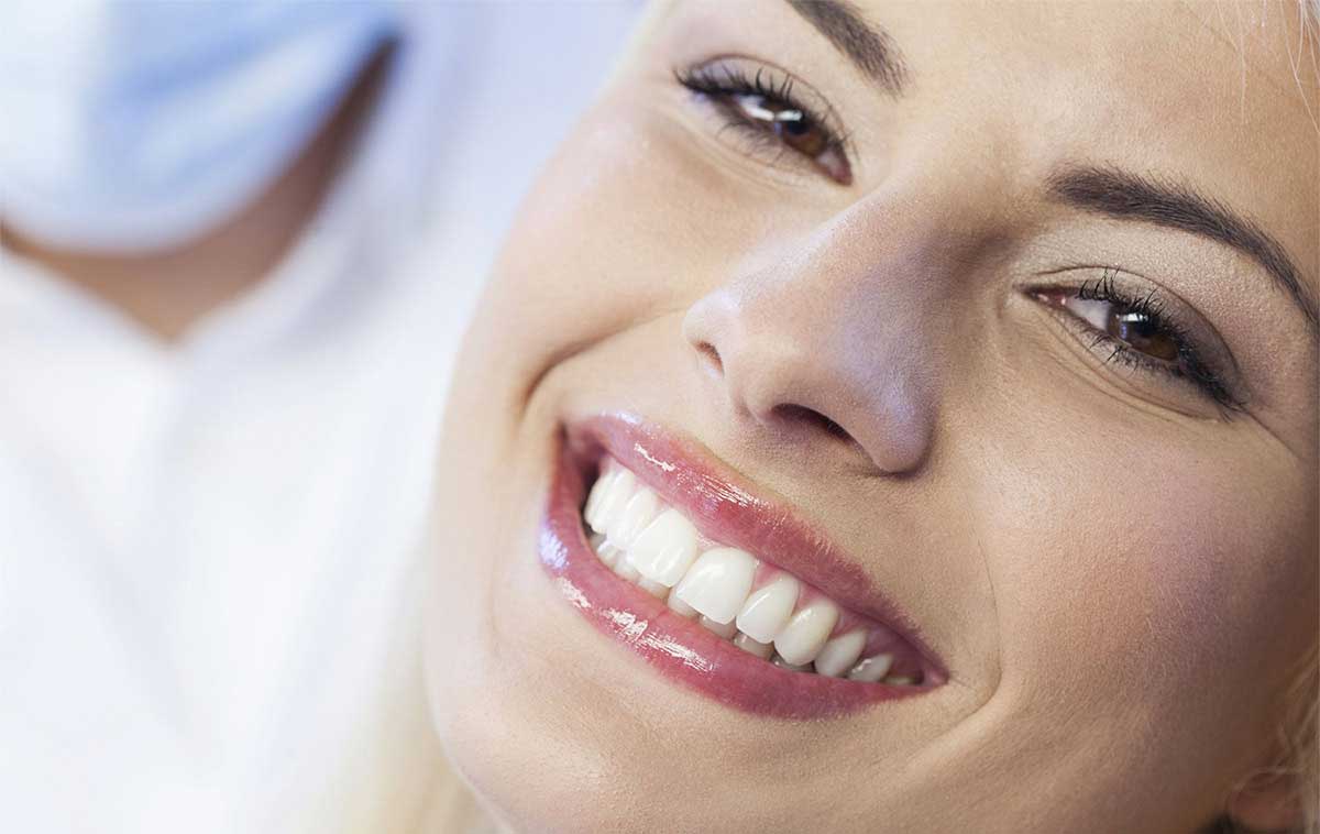 Реставрация зубов винирами - секрет голливудской улыбки