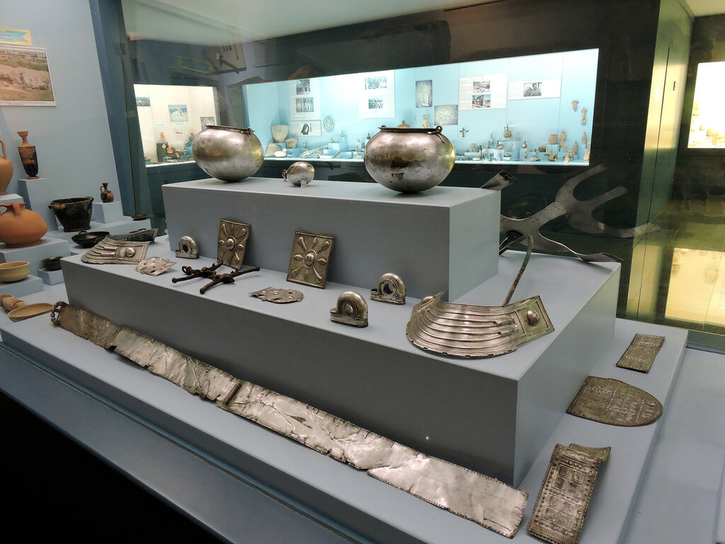 Изделия из металла. Археологический музей, Анталья, Турция