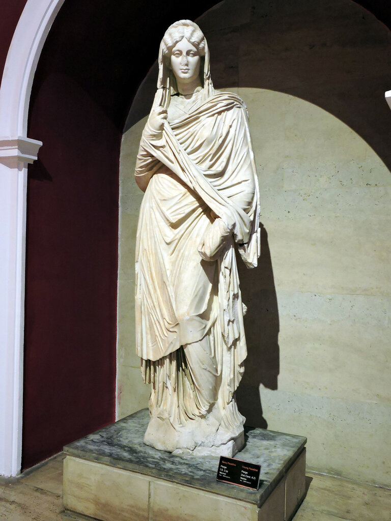 Фаустина Младшая, жена императора Марка Аврелия и мать императора Коммода