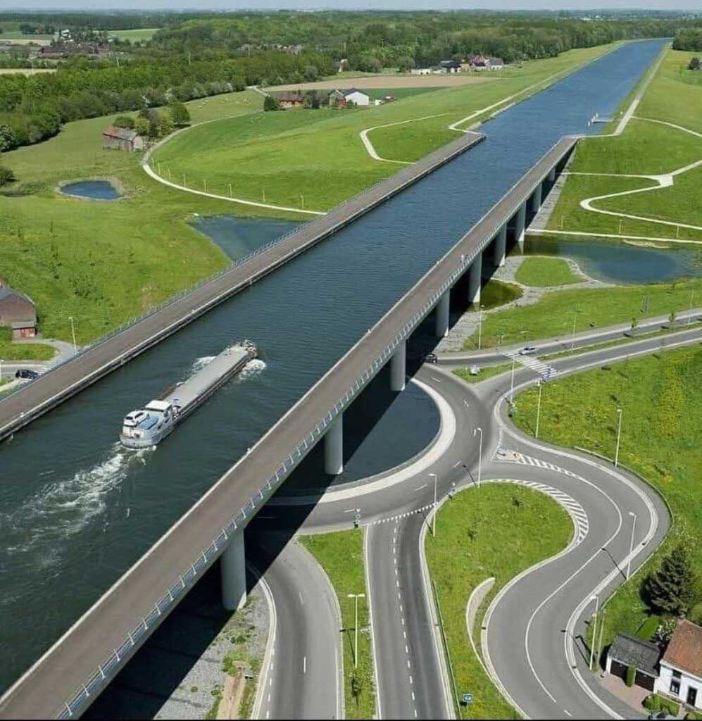 Магдебургский водный мост. Германия.