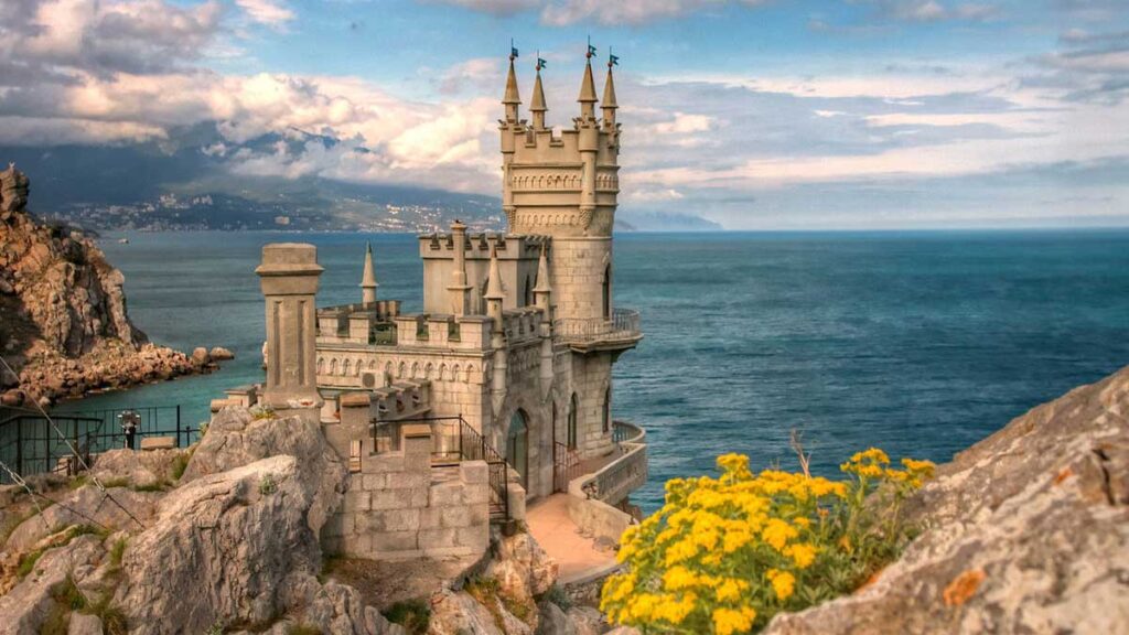 Отдых в Крыму: величественные дворцы и лечебные грязи