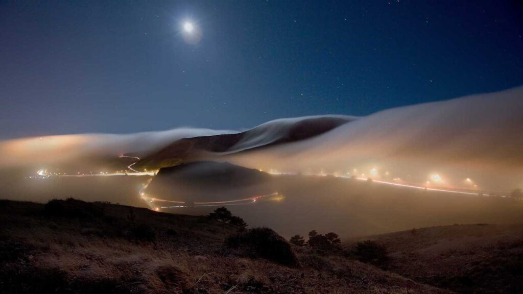 Ночная дымка в Саусалито, Калифорния, США