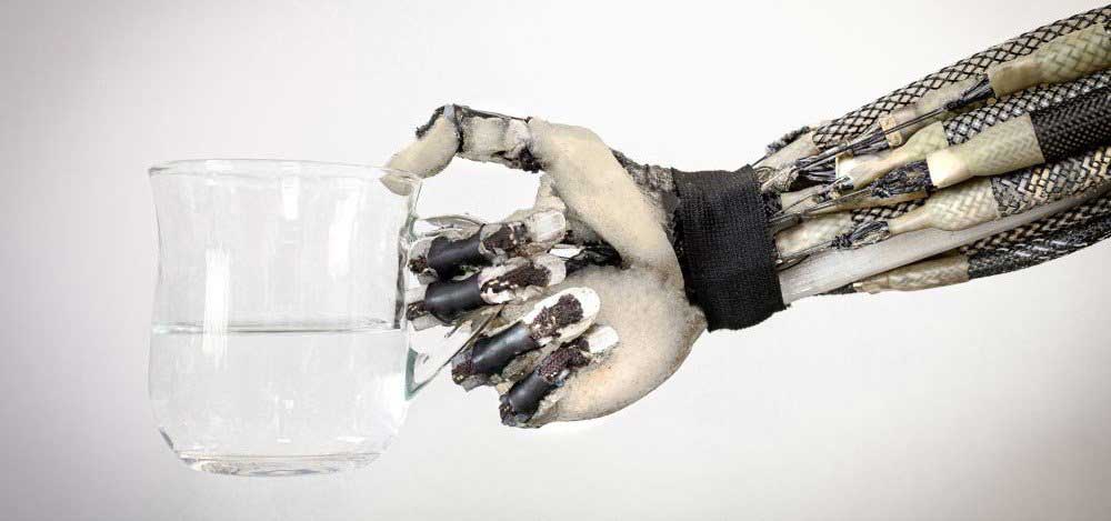 Создана роботизированная рука с синтетическими мышцами