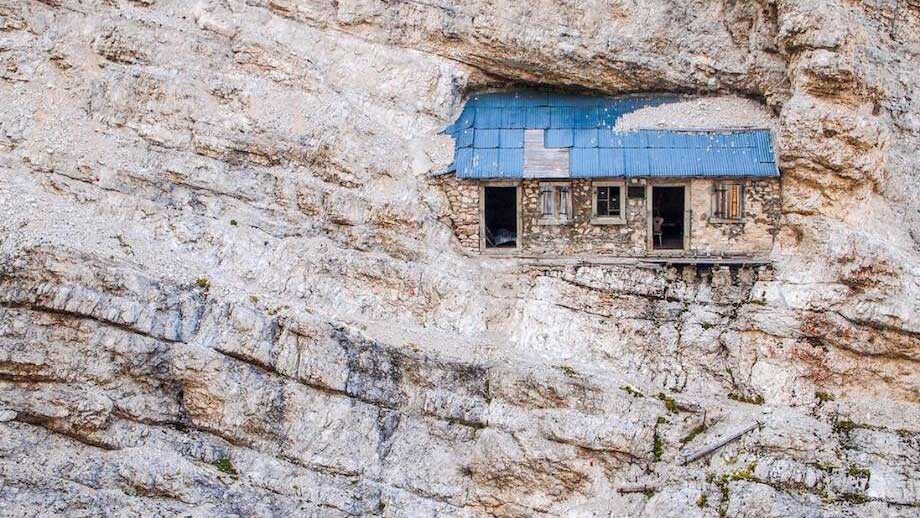 Кто построил дом на отвесной скале высотой более 2,7 км