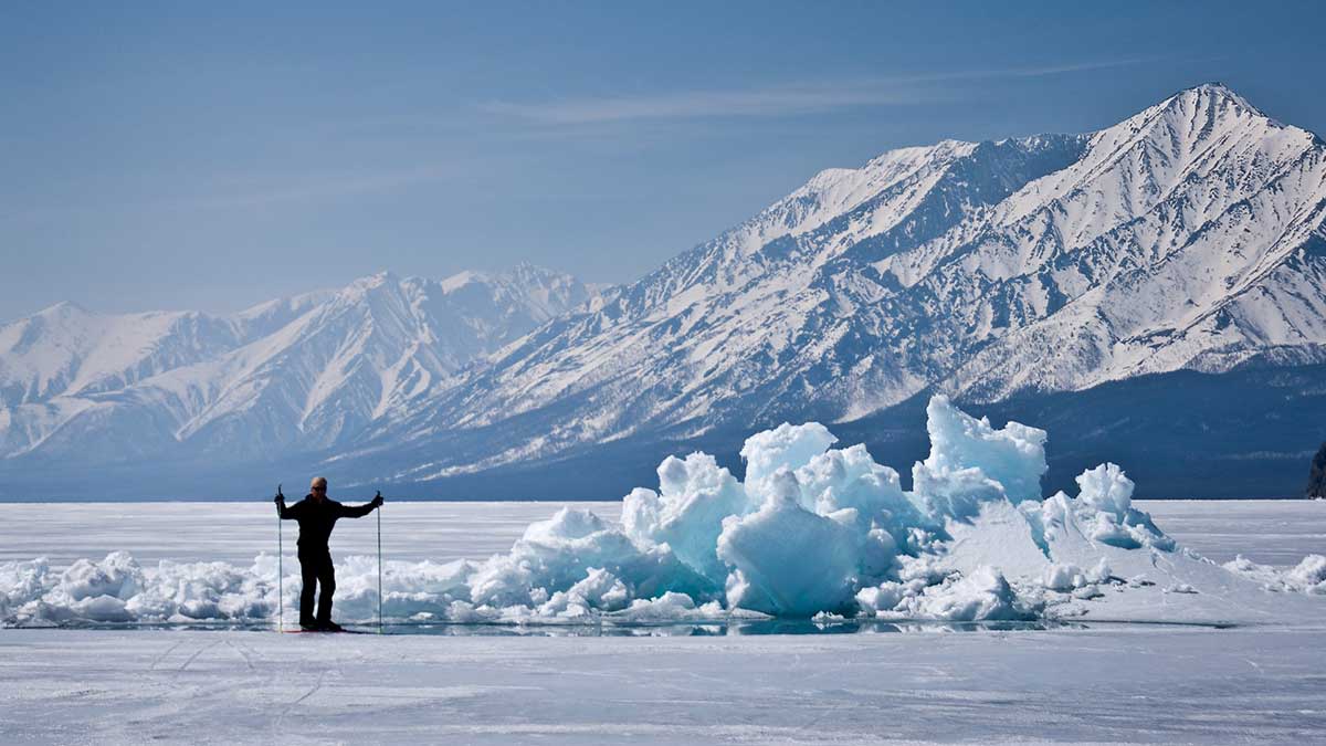 Лед как искусство: едем на Байкал зимой