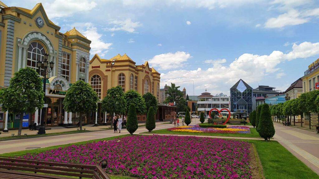 Пешеходный Курортный бульвар в Кисловодске