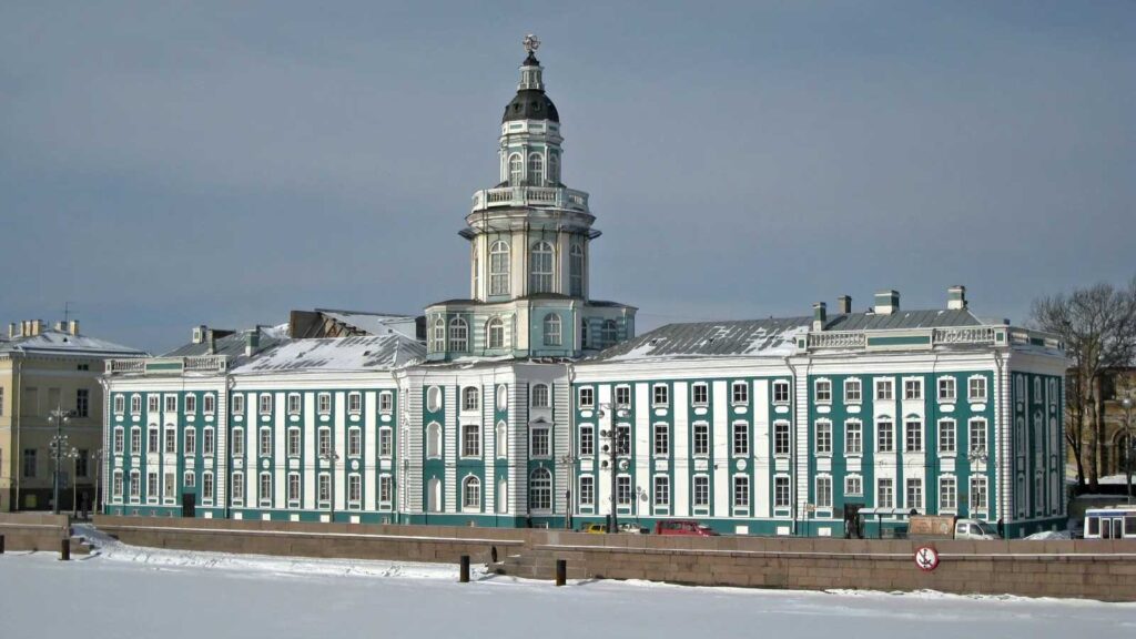 Петровская Кунсткамера в Санкт-Петербурге: первый музей России