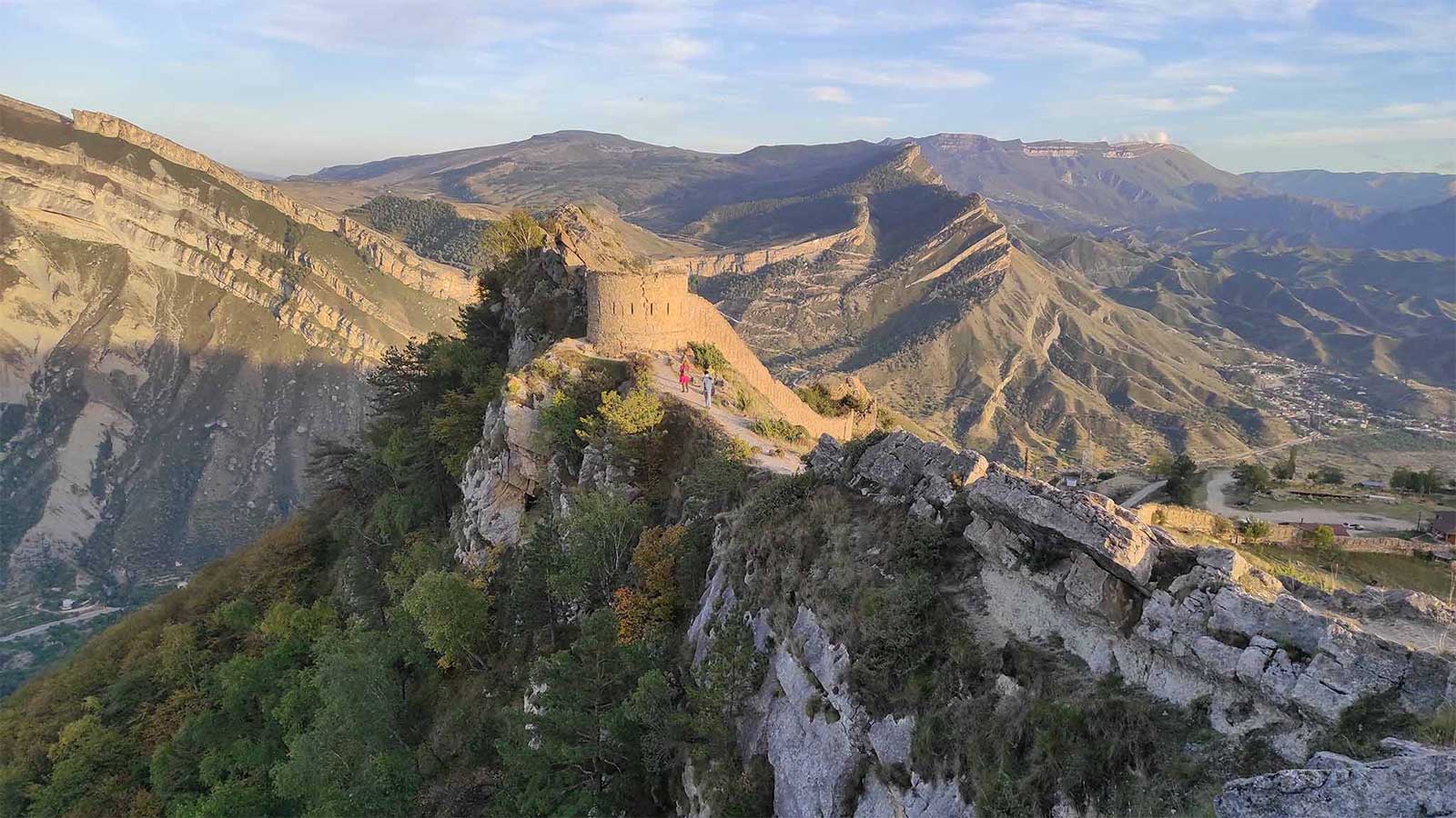 Отдых в Дагестане: горы и пещеры, водопады и барханы, города-призраки