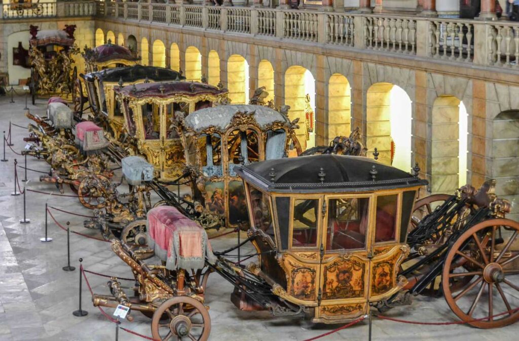 Коллекция карет XVII и XVIII вв. в Музее карет. Лиссабон
