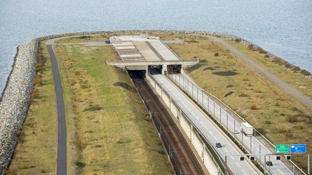 Мост-тоннель между Данией и Швецией