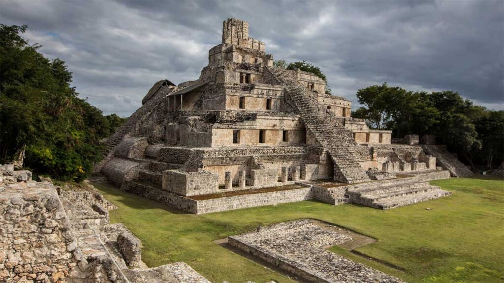Развалины одного из храмов племени майя