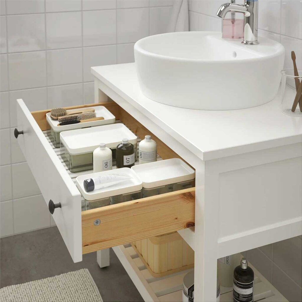 Мебель для ванной с выдвижными ящиками