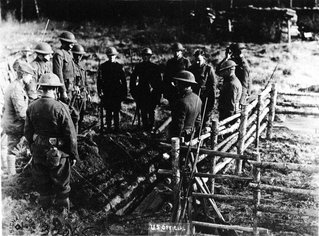 Похороны бойца 339-го полка ВС США (1918 г.).