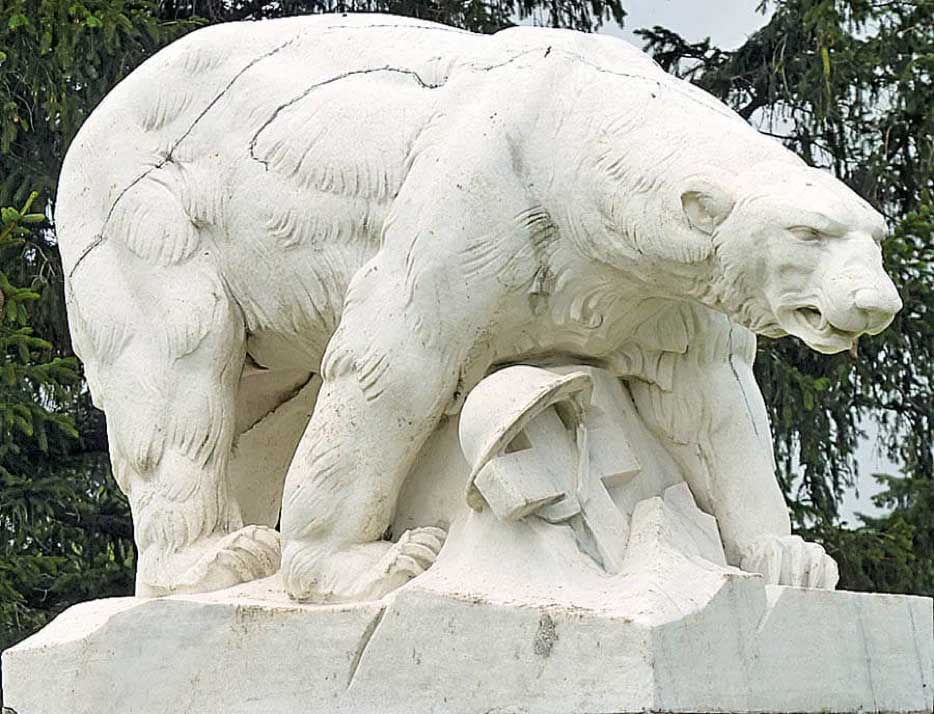 Памятник погибшим в СССР в 1918-1919 гг. американским военным в городе Троя (штат Мичиган).
