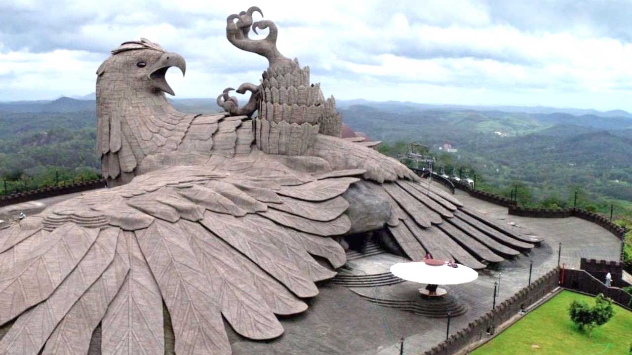Самый большой памятник птице в мире – его высота 21 метр