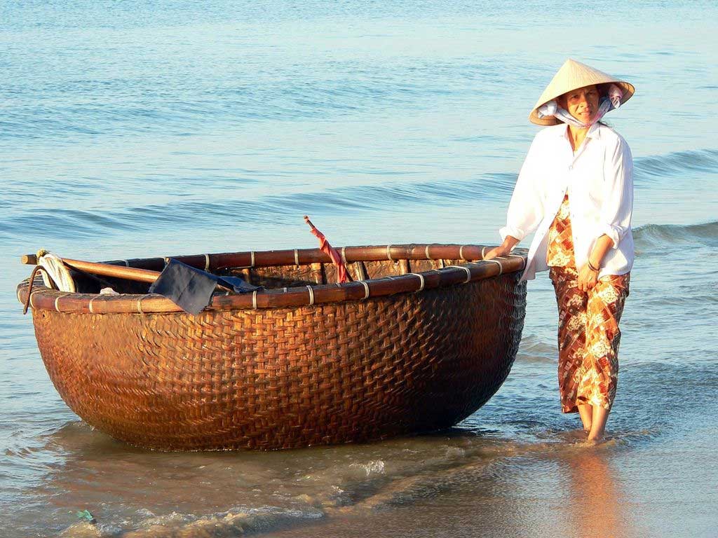 Вьетнамские круглые лодки фото