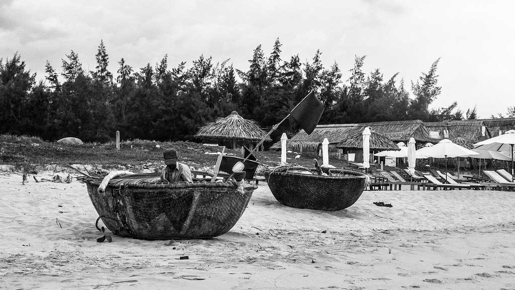 Плавучие тазики-лодки «тхунг чай» (дословно – «корзина-рыбалка»)