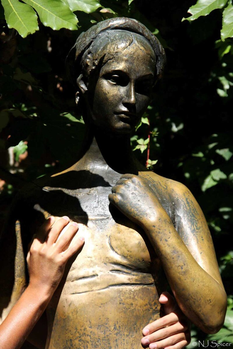 Бронзовая скульптура Джульетты.