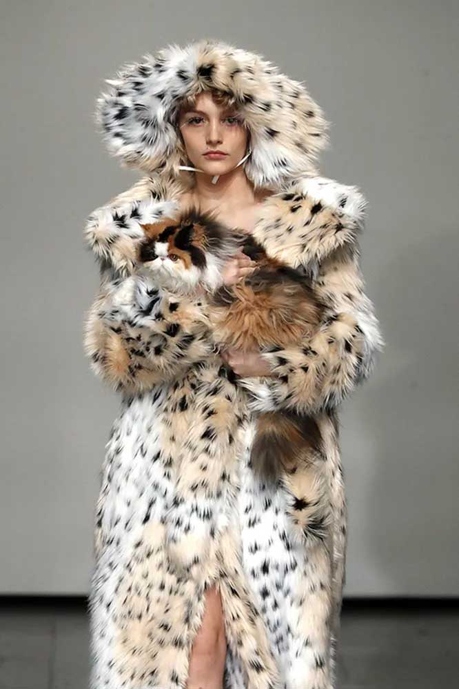 Леопардовая шуба мода осень-зима 2022-2023