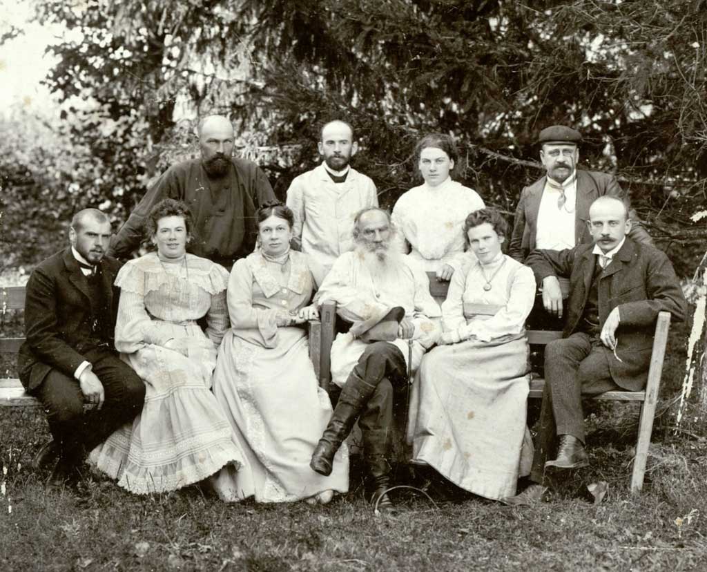 Лев Николаевич Толстой с семьей