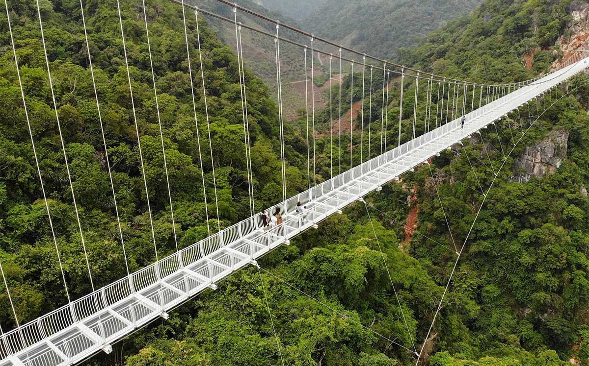 Cамый длинный в мире стеклянный мост во Вьетнаме