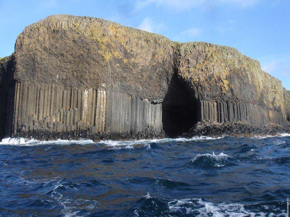 Мелодия шотландского прибоя: в чем феномен «поющей» пещеры Фингала