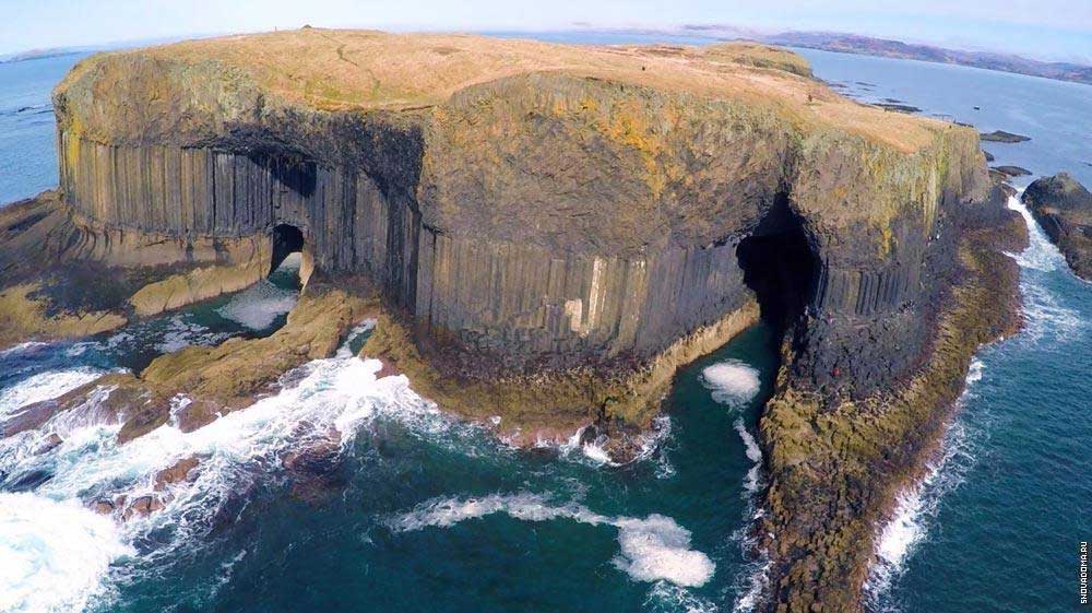 Фингалова пещера - уникальное место на одном из шотландских островов, Стаффа, созданное природой. 