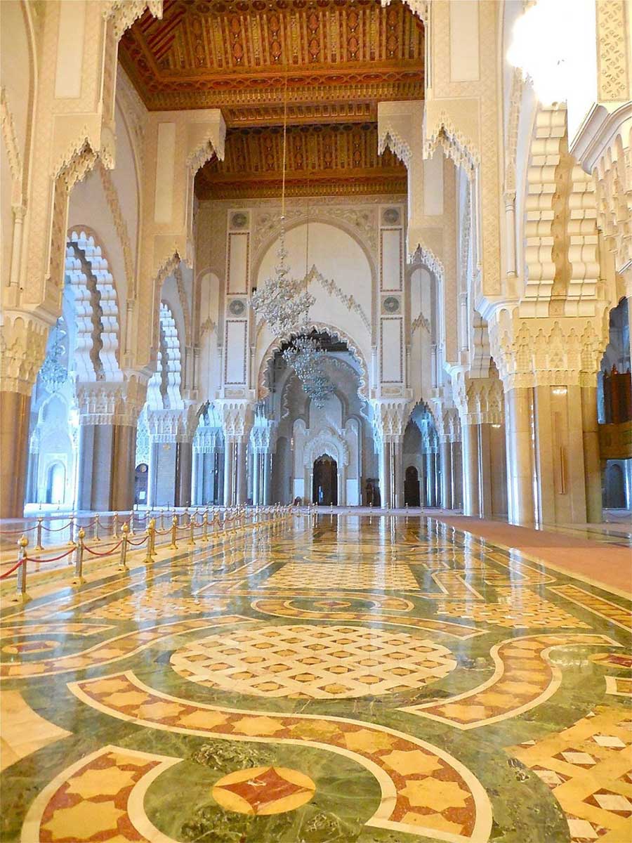 Великая мечеть Хасана II в городе Касабланка - крупнейшая мечеть Марокко и одна из крупнейших в мире.