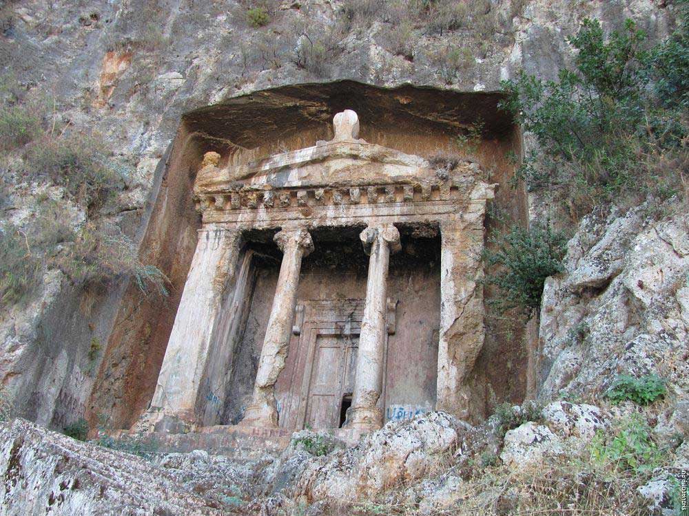 Древняя гробница Аминтаса в Фетхие, Турция
