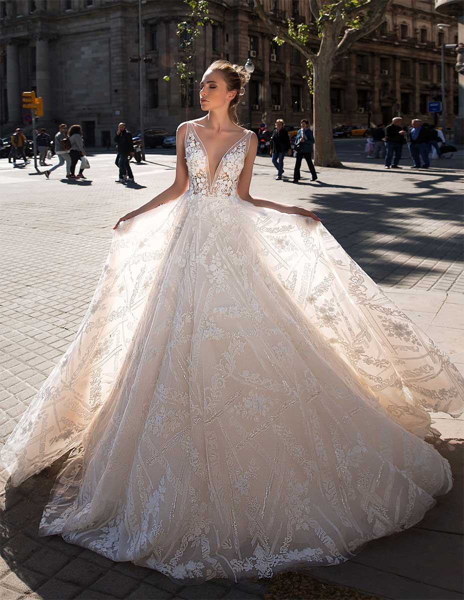 Блестящее пышное платье для невесты модные луки 2023