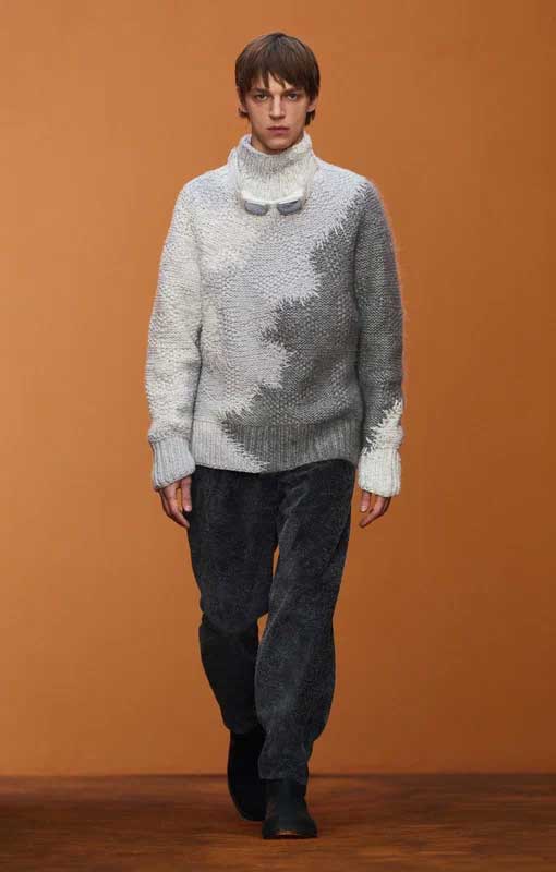 Теплые и брутальные мужские свитеры крупной вязки - модные луки 2023