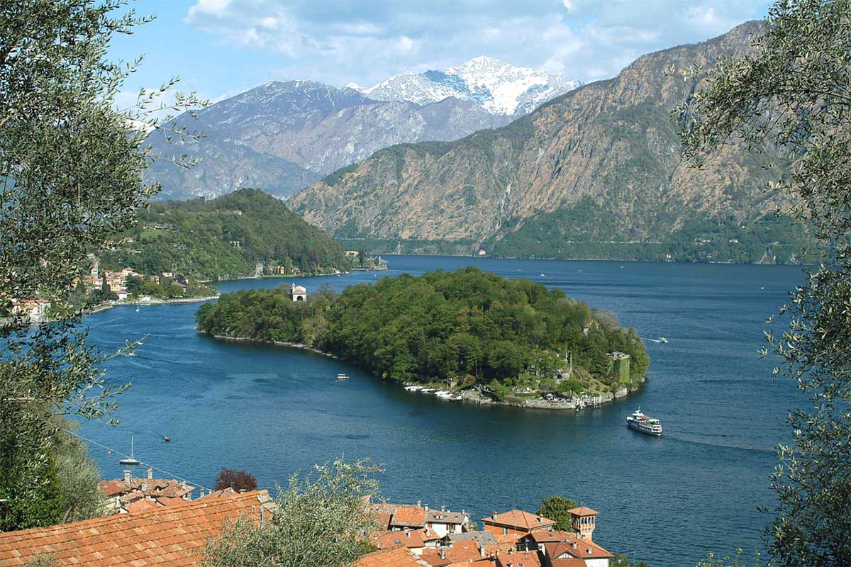 Остров Комачина на озере Комо в Италии