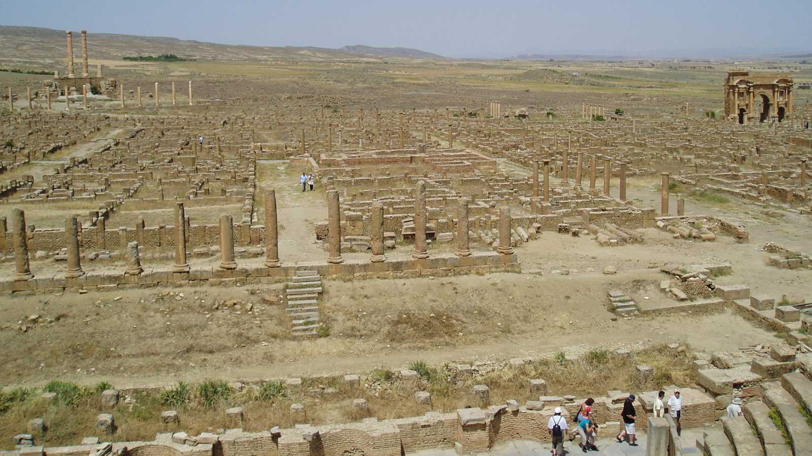 Погребенный в песках: древнеримский город Тимгад, который удивил мир планировкой улиц