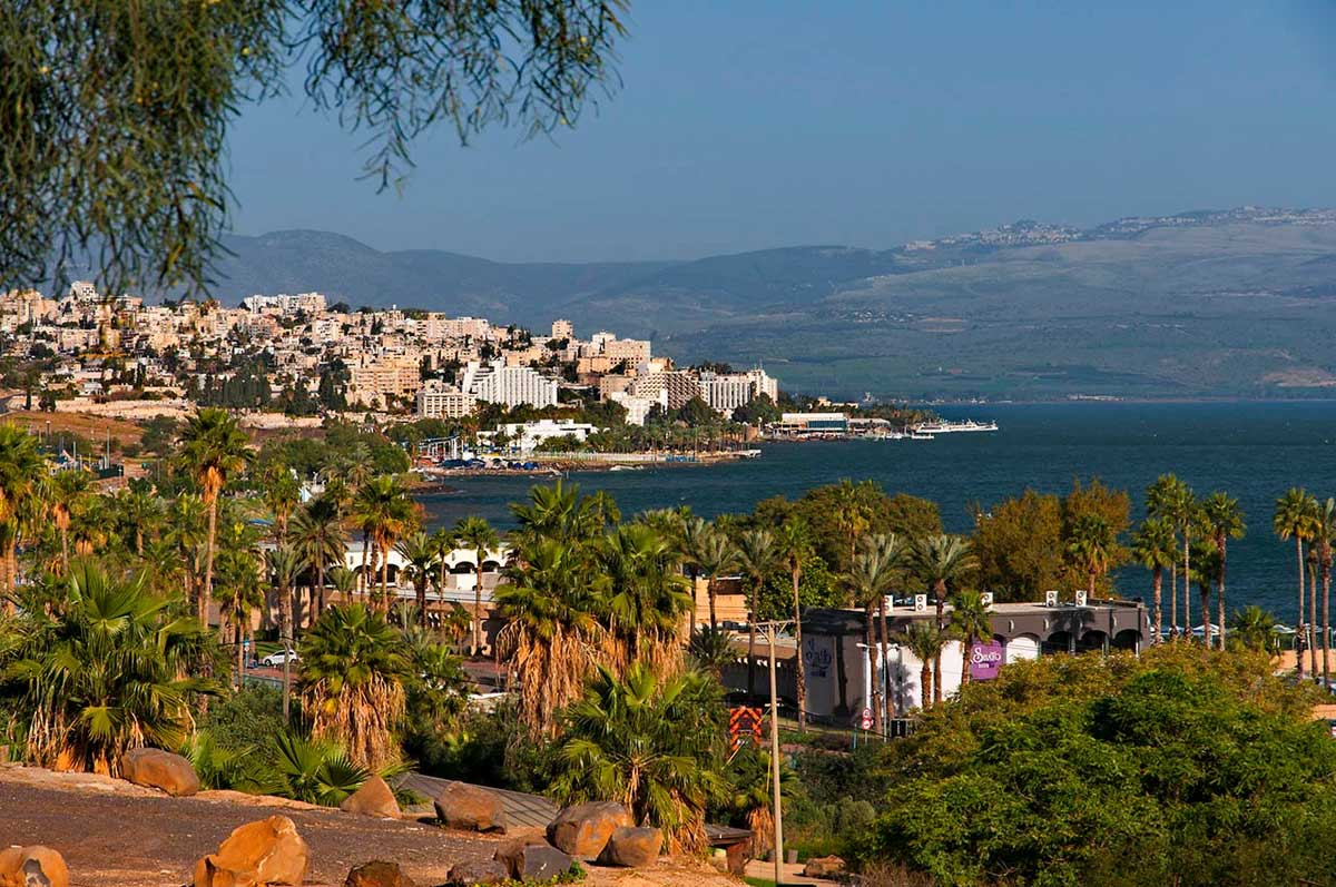 Тверия в Израиле сочетает уникальную историю и прекрасные возможности для пляжного и оздоровительного отдыха