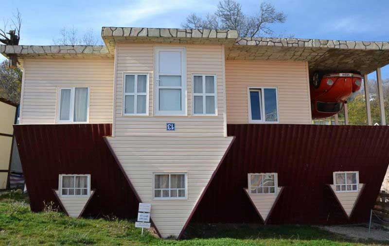 Дом вверх дном в Алупке, Крым
