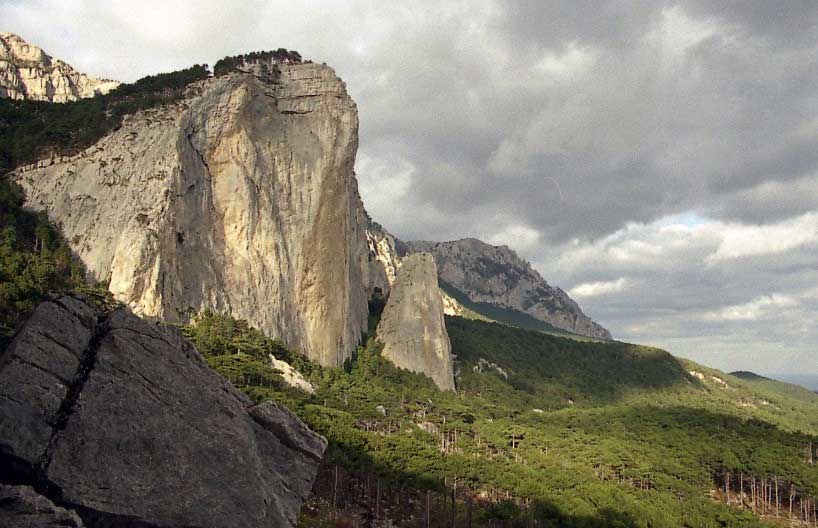 Гора Шаан-Кая («Соколиная гора») в Алупке, Крым