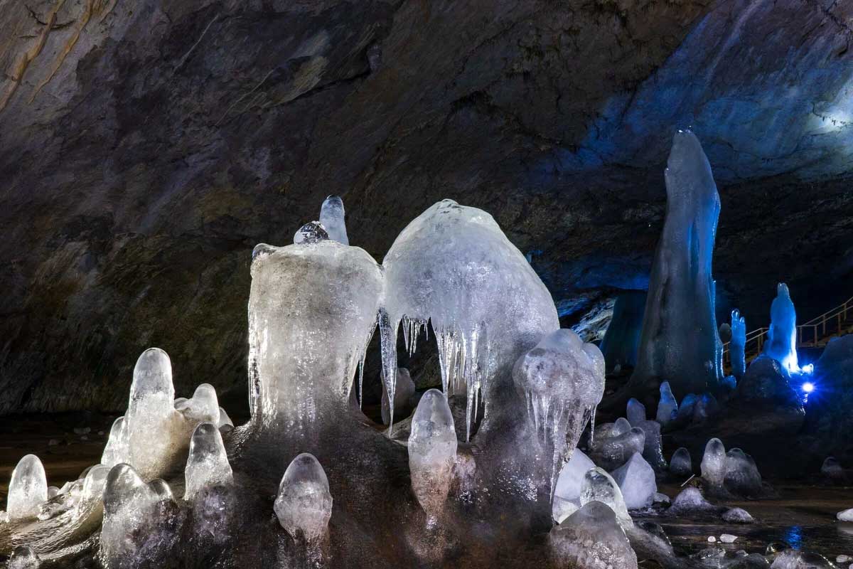 Аскинская ледяная пещера и Абзановский водопад в Башкирии