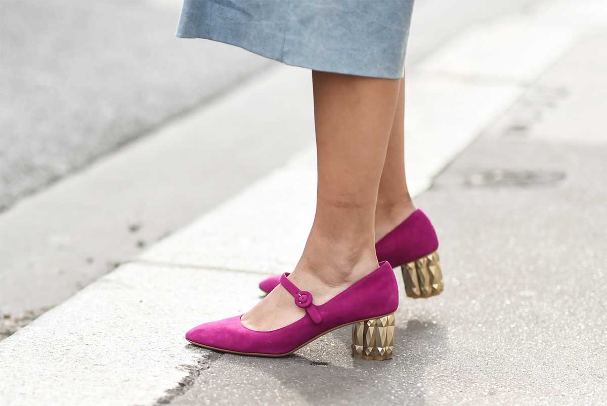 Уникальные женские туфли с необычной формой каблука популярный тренд 2024