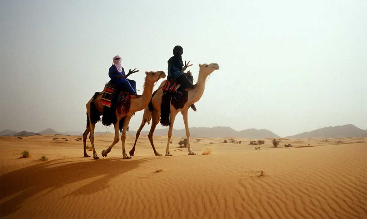 Проходит немного времени и караван племени туарегов отправляется в путь