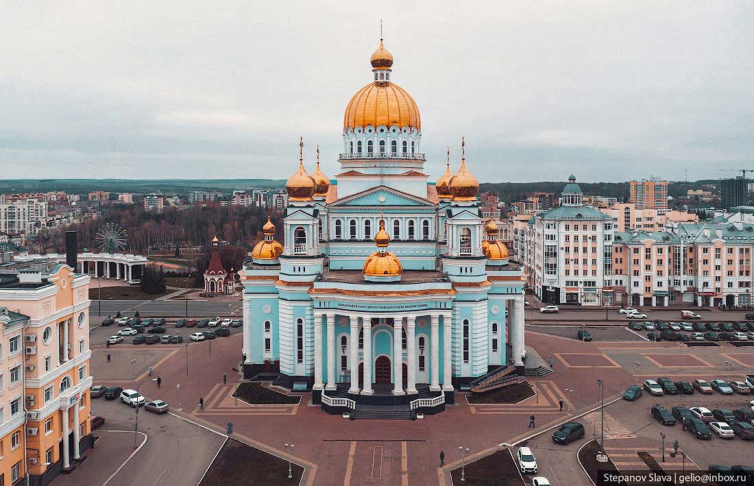Кафедральный собор святого праведного воина Феодора Ушакова — крупнейший православный храм в Саранске.
