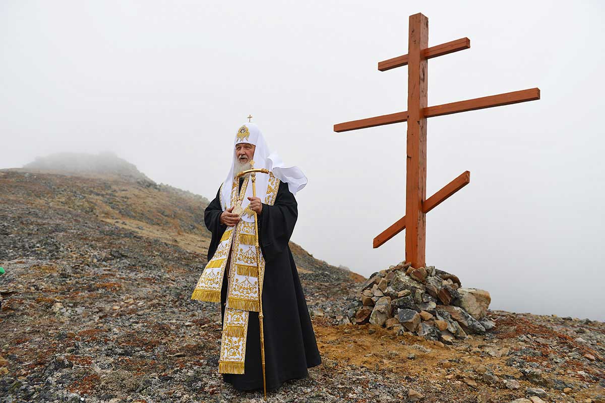 Православный крест на острове Ратманова, Чукотка