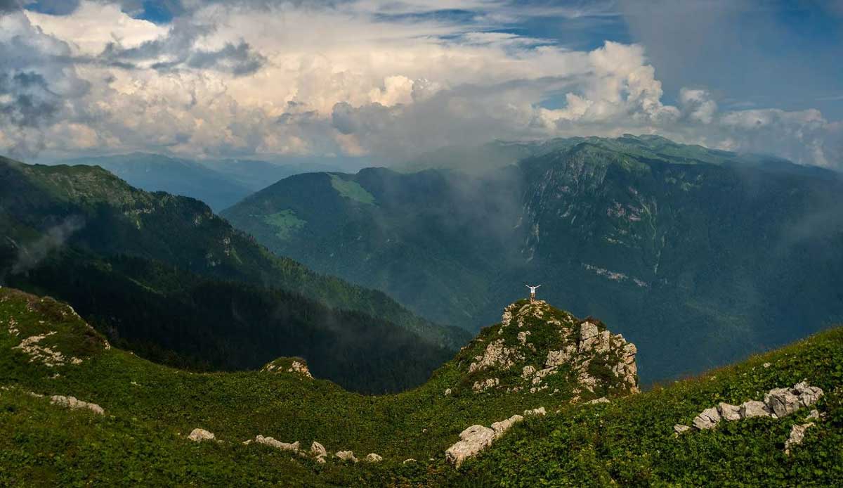 Величественная гора Мамдзышха (г. Гагра) в Абхазии