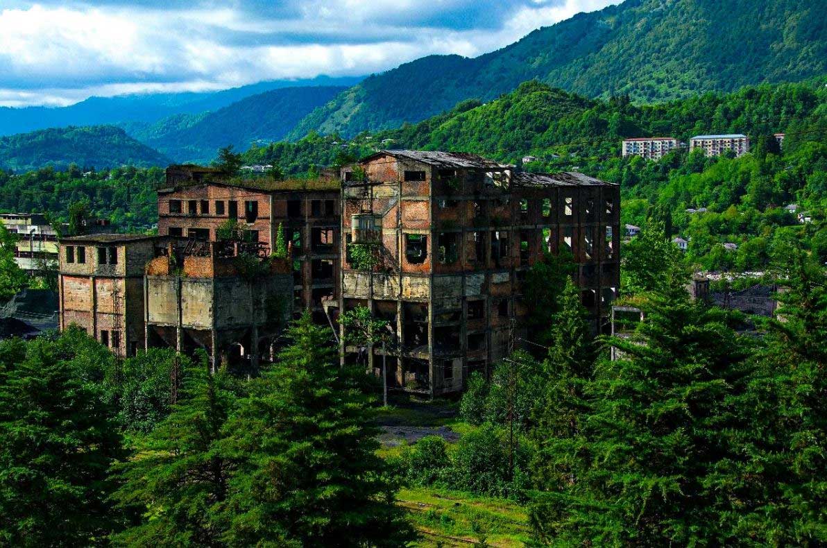 Город-призрак Ткварчели в Абхазии