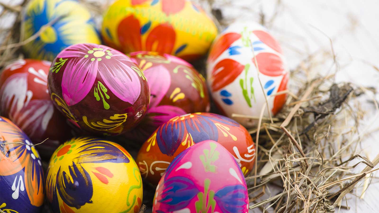 Как красиво покрасить яйца на Пасху в домашних условиях