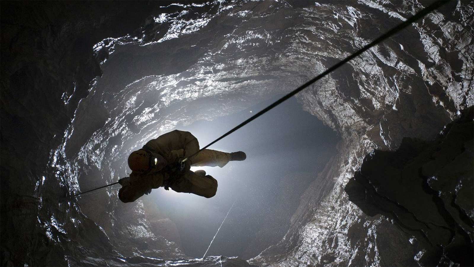 Пещера Веревкина — самое глубокое подземелье планеты